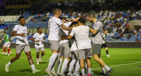 مهاجم الطائي يدخل تاريخ الدوري السعودي